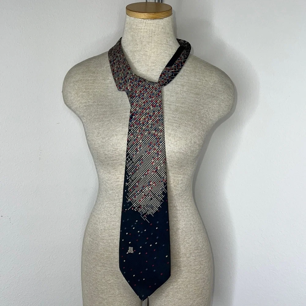 🔹 Lanvin Paris Necktie